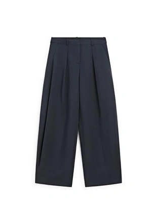 Брюки с плиссированными деталями из плавной ткани- Заказать в России