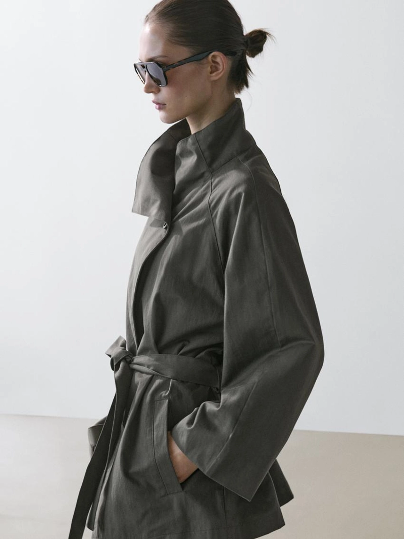 Короткое тренчкот из хлопково-синтетической смеси с поясом