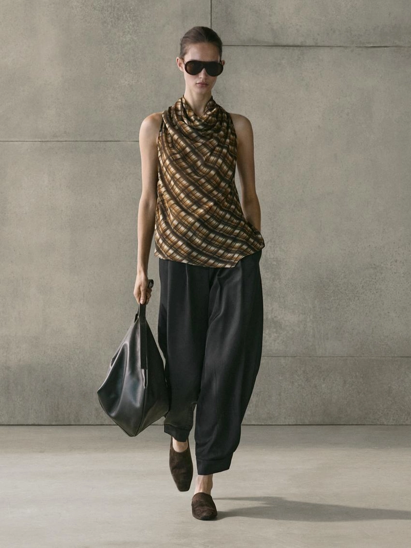 Легкий драпированный топ massimo dutti