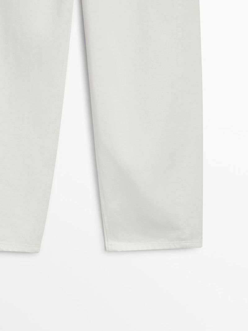 Джинсы с завышенной талией и свободным кроем