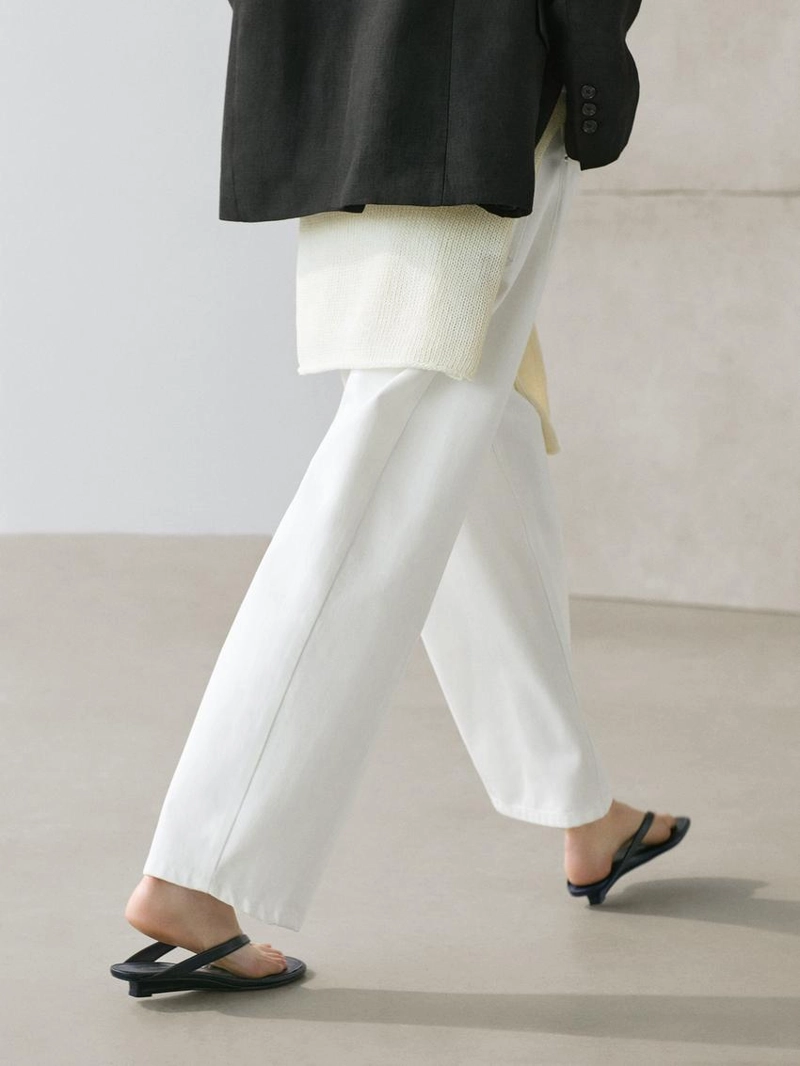 Джинсы с завышенной талией и свободным кроем