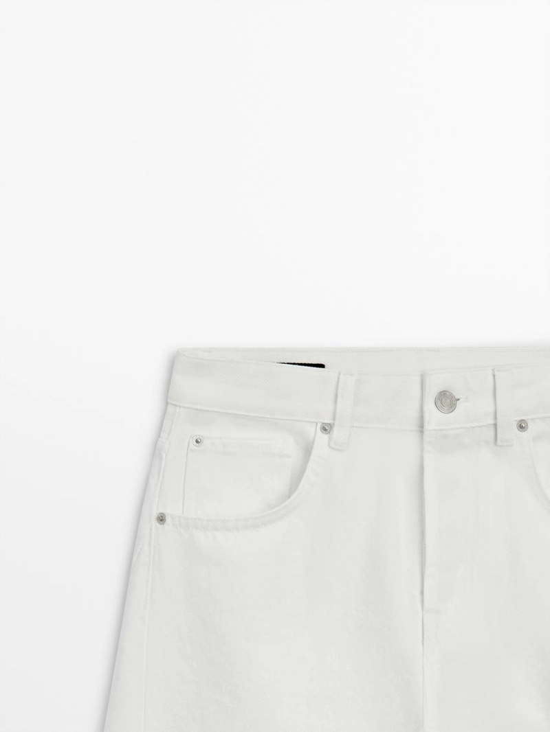 Джинсы с завышенной талией и свободным кроем