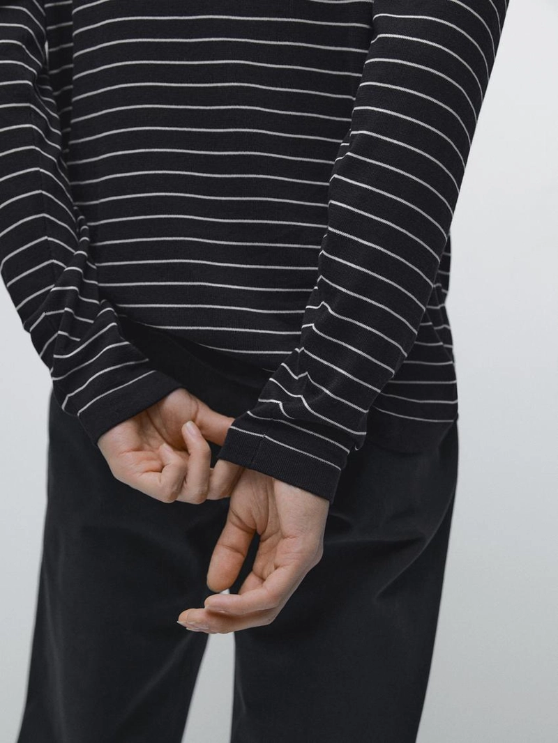 Джемпер с полосатым круглым вырезом