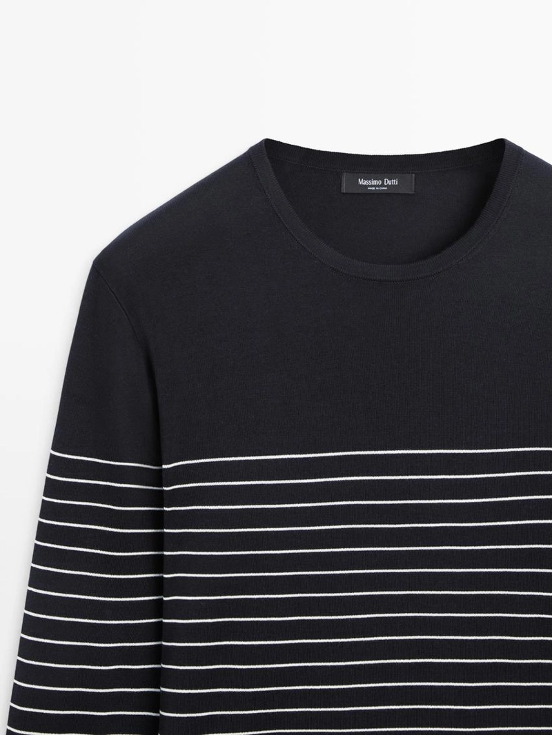 Джемпер с полосатым круглым вырезом