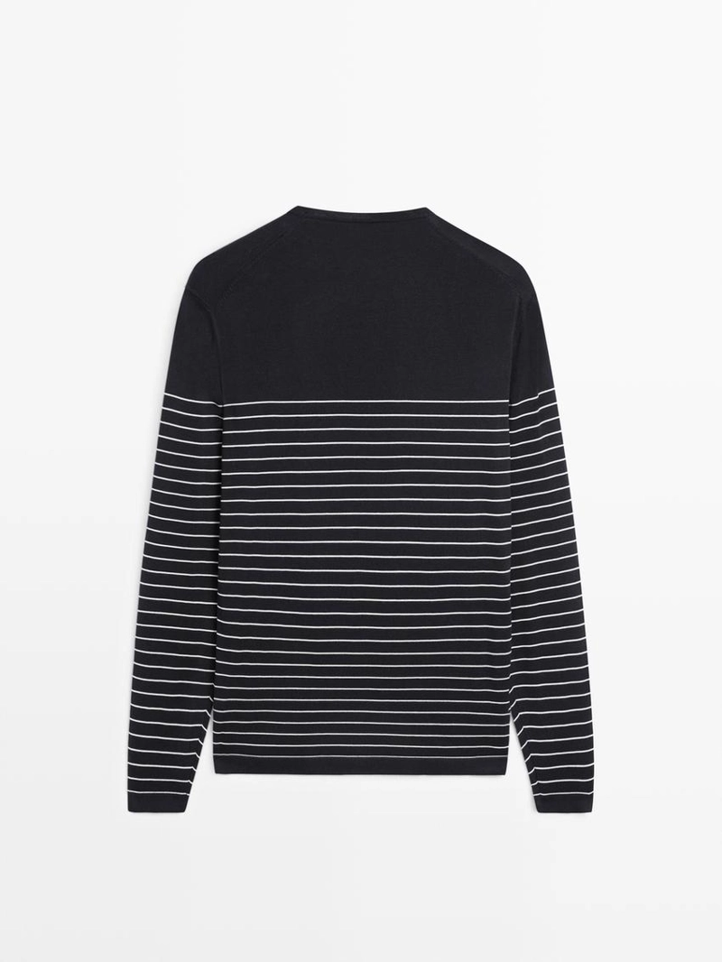 Джемпер с полосатым круглым вырезом