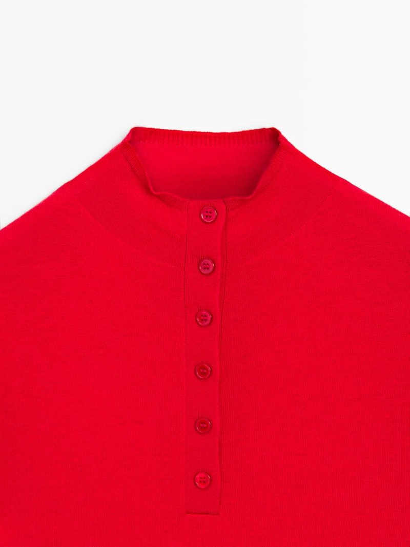 Вязанный свитер с отложным воротником и пуговицами