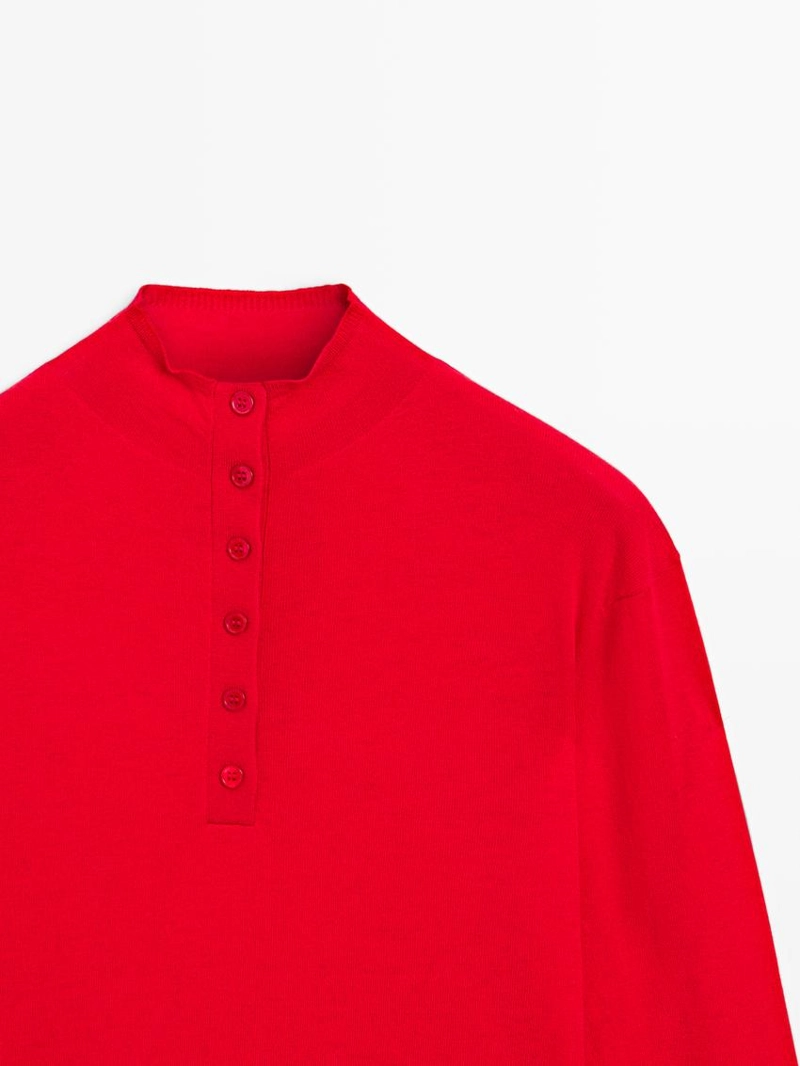 Вязанный свитер с отложным воротником и пуговицами