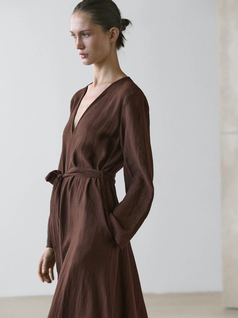 Платье-миди из льняно-вискозной ткани с поясом