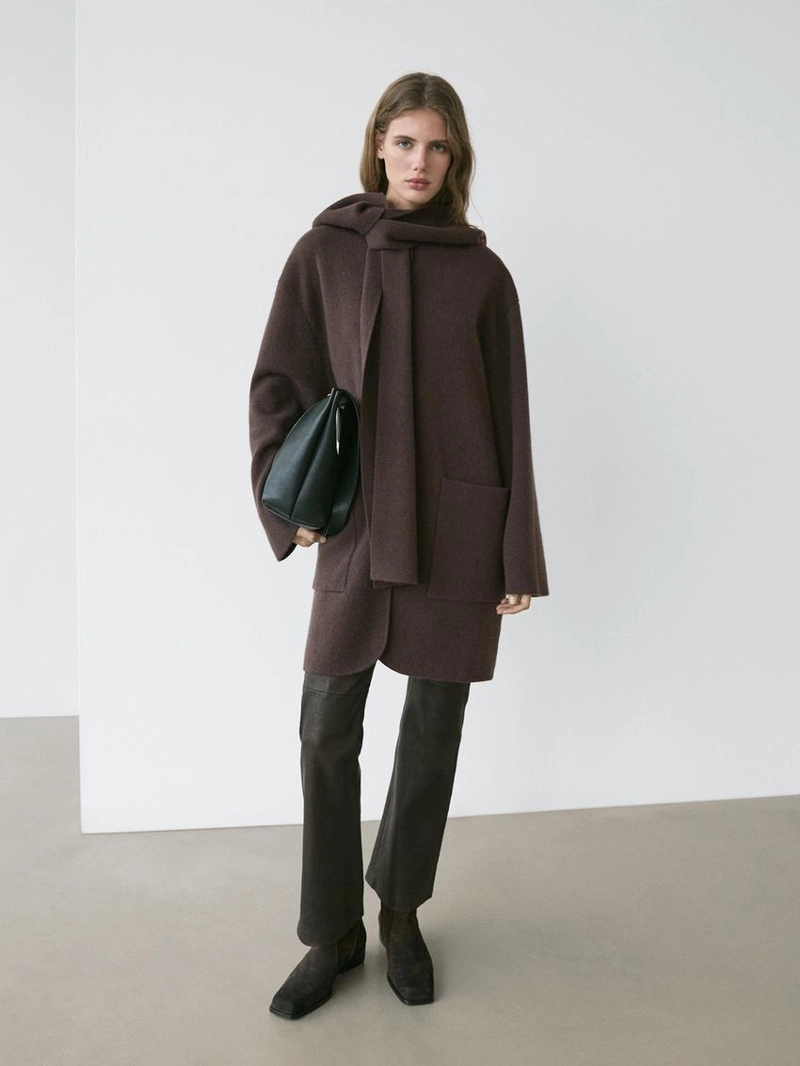 Пальто с длинным капюшоном и съемным шарфом