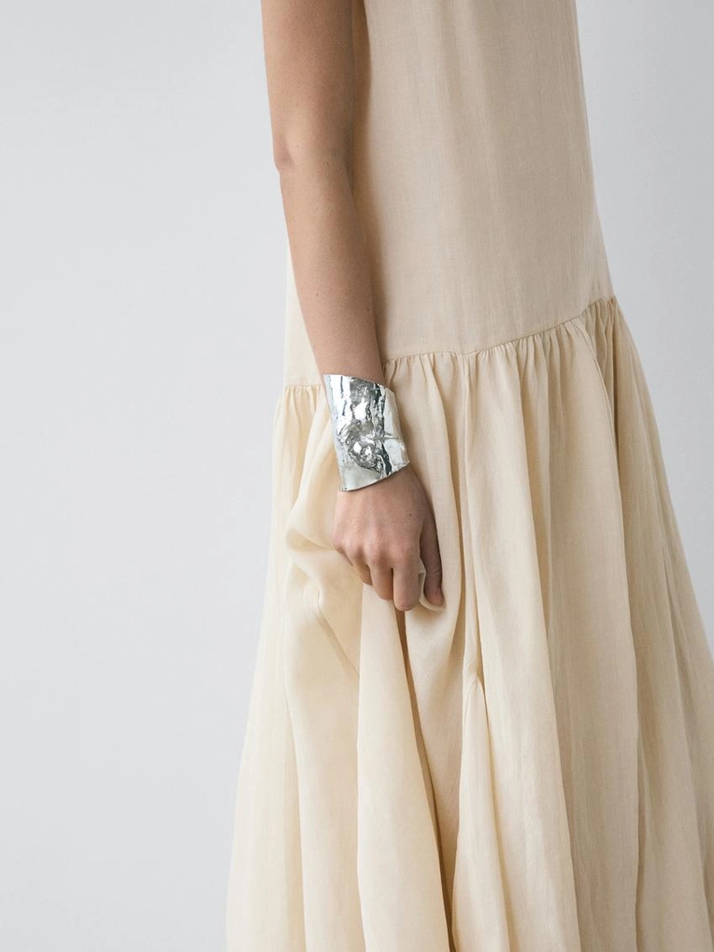 Платье миди с плиссированными деталями