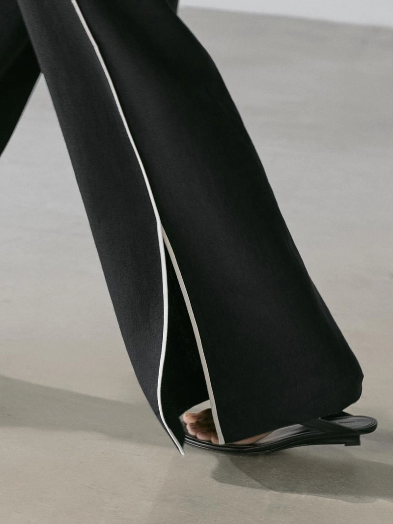 Льняные брюки с контрастным обрамлением