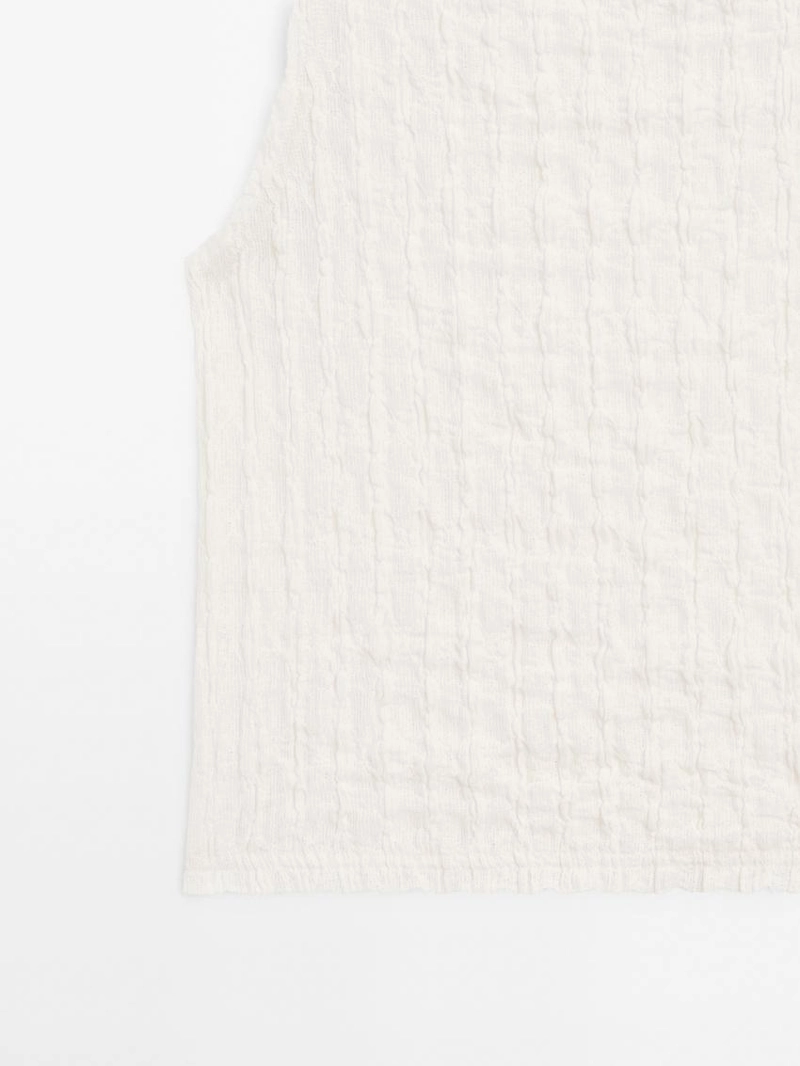 Топ из смесового хлопка сборками