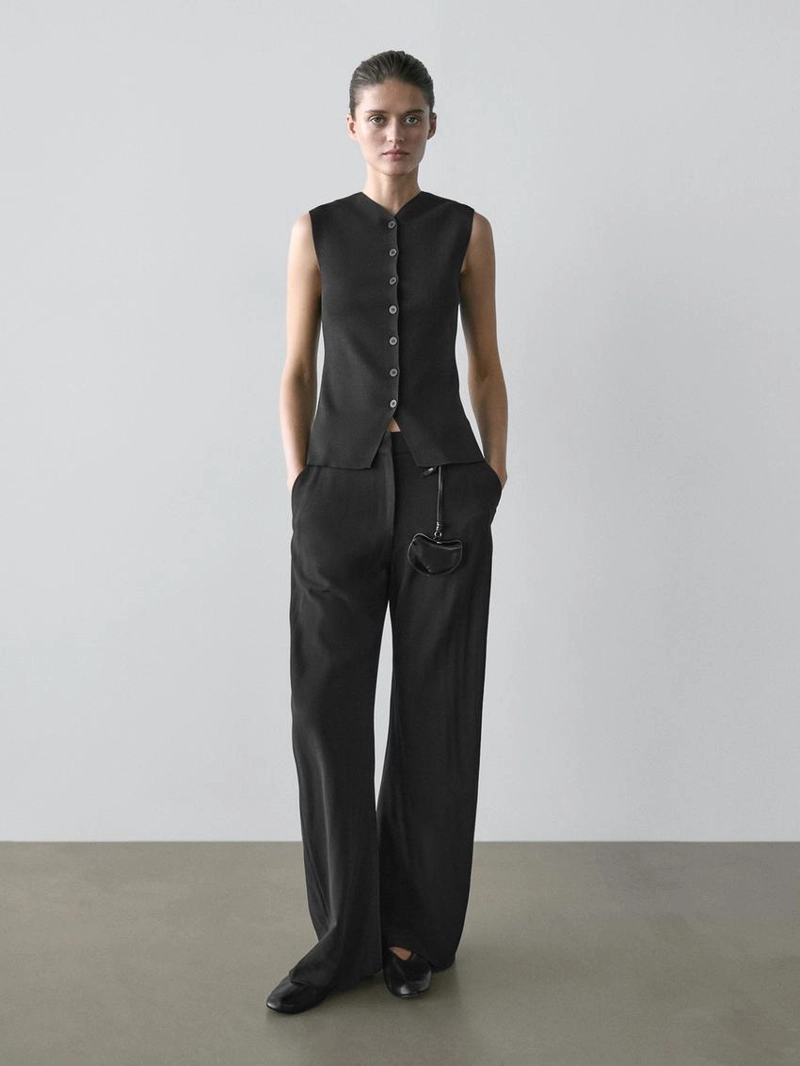 Жилет в форме буквы v с деталями на пуговицах