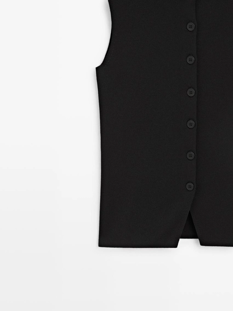 Жилет в форме буквы v с деталями на пуговицах