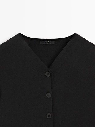 Жилет в форме буквы V с деталями на пуговицах- Заказать в России