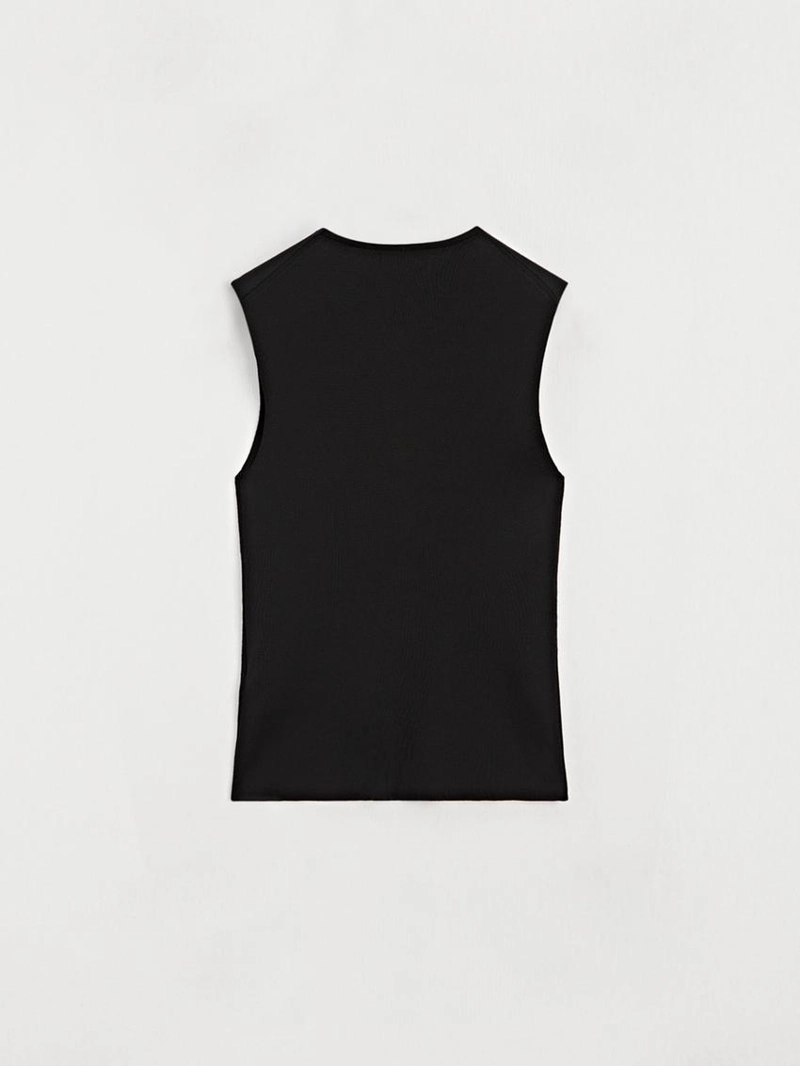 Жилет в форме буквы v с деталями на пуговицах