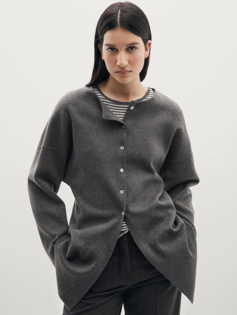 Длинный вязаный кардиган с круглым вырезом