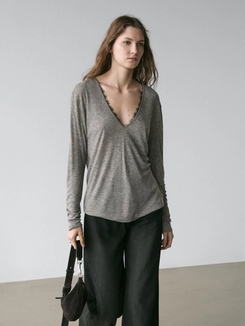 Футболка с v-образным вырезом и деталями из кружева