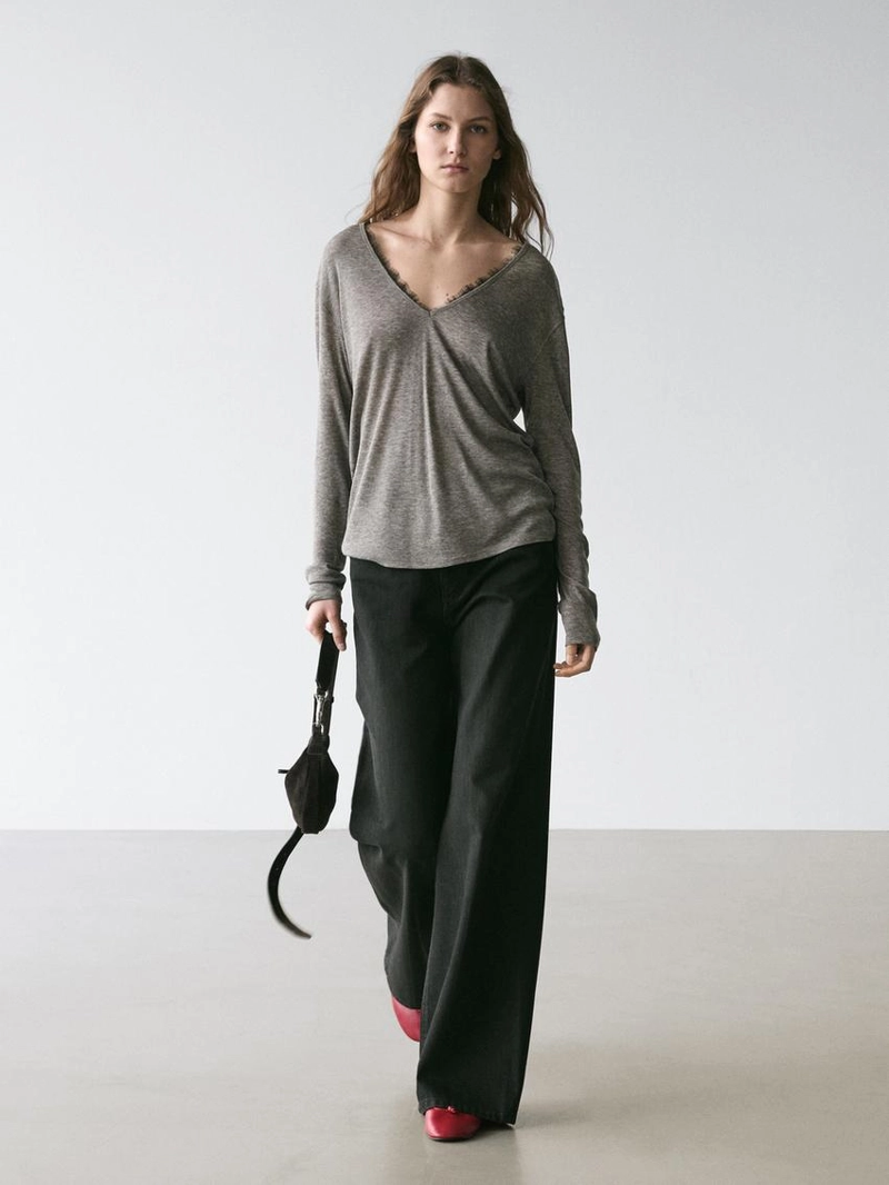 Футболка с v-образным вырезом и деталями из кружева