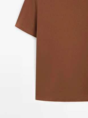 Футболка из хлопково-синтетической смеси с короткими рукавами- Заказать в России