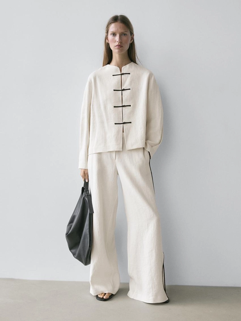 Льняная рубашка-овершерт с деталями на пуговицах