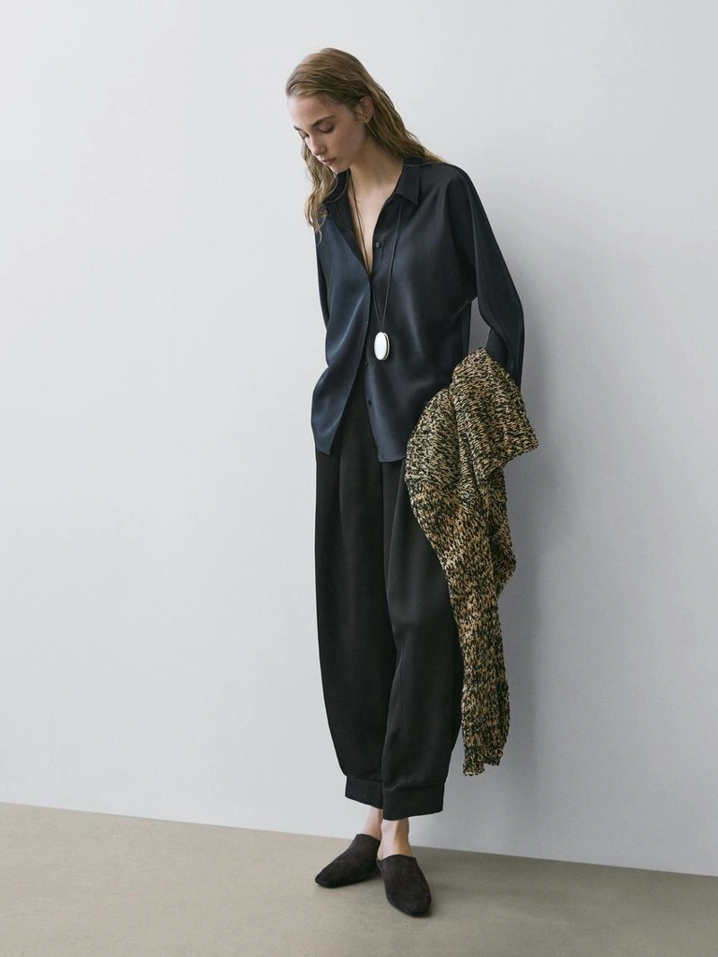 Рубашка из шелковистой атласной ткани