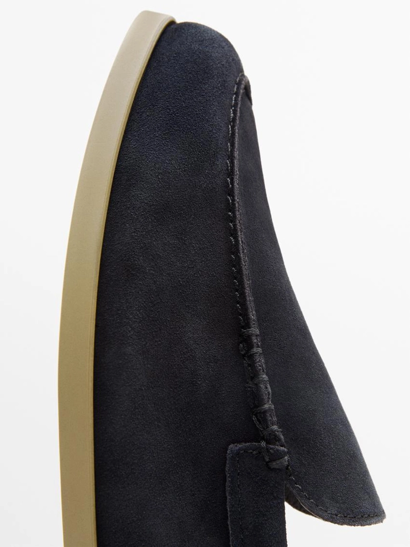 Мягкие мокасины из разделанной кожи