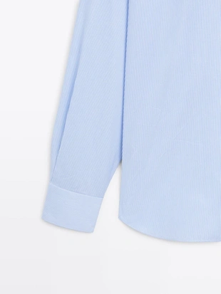 Рубашка из тонкой полосатой ткани в облегающем фасоне- Заказать в России