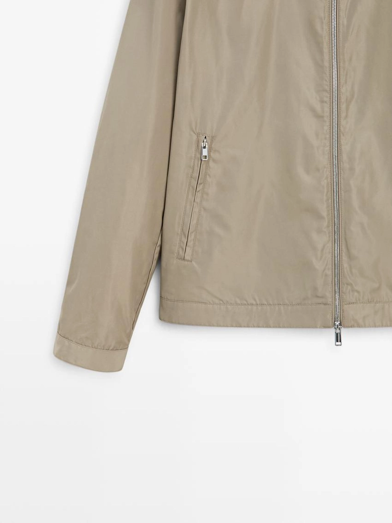 Куртка из легкого материала