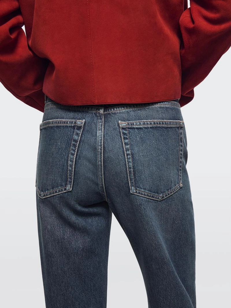 Джинсы с широкими штанинами средней посадки