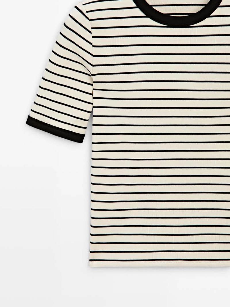 Футболка с короткими рукавами в полоску контрастного цвета