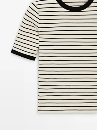 Футболка с короткими рукавами в полоску контрастного цвета- Заказать в России