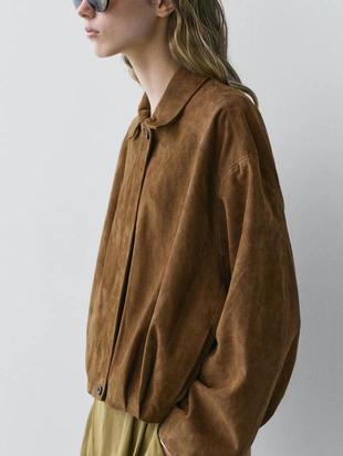 Короткая кожаная бомбер-куртка из замши- Заказать в России