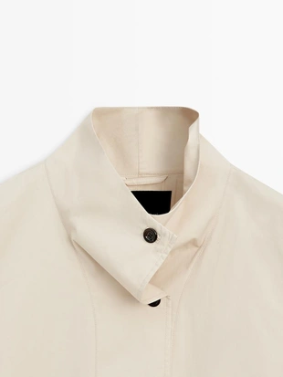 Куртка с деталями высокого воротника- Заказать в России