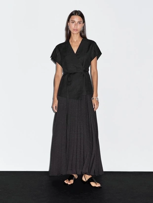 Длинное платье с плиссированной юбкой и деталями жилета- Заказать в России