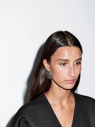 Длинное платье с плиссированной юбкой и деталями жилета- Заказать в России