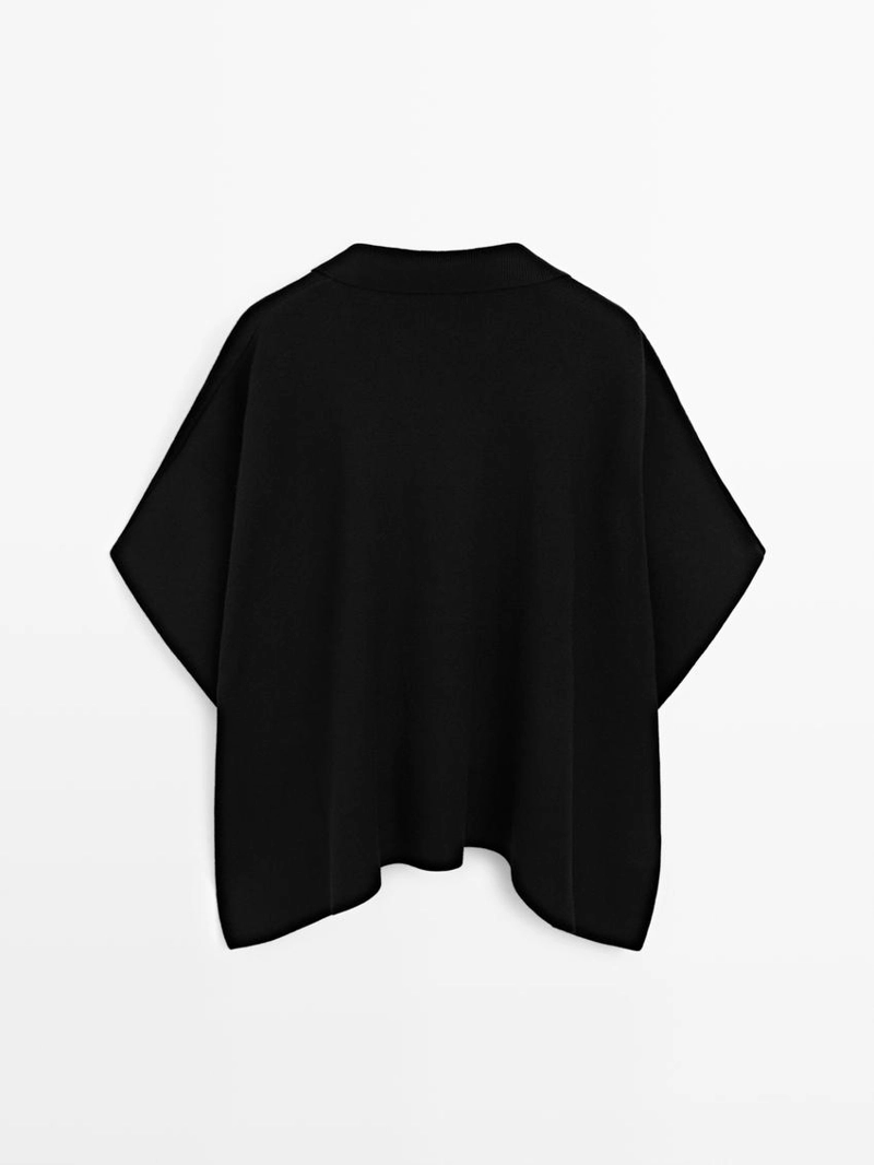 Короткая вязаная накидка с v-образным вырезом