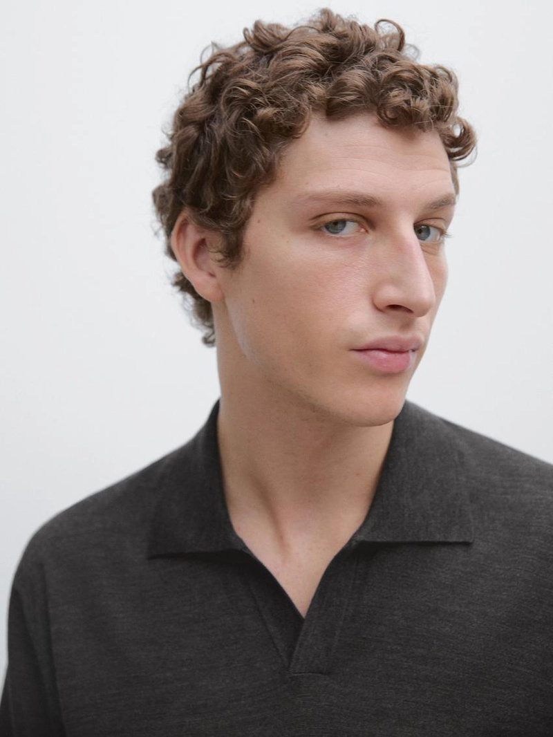 Поло с v-образным вырезом