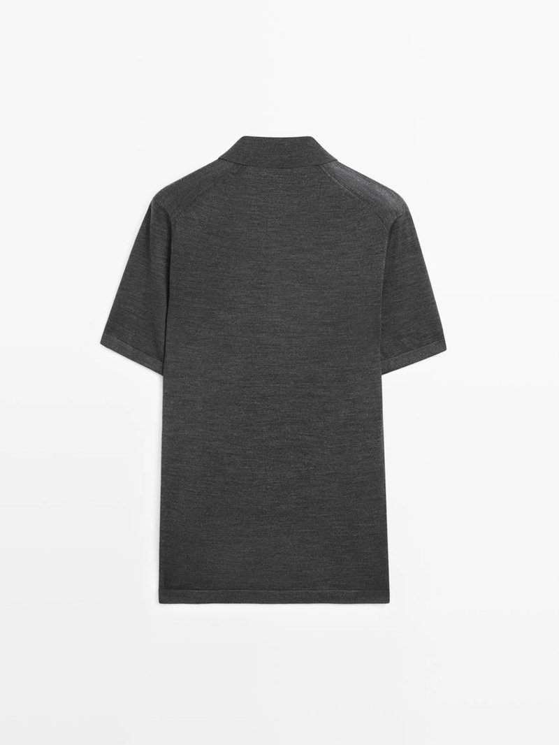 Поло с v-образным вырезом