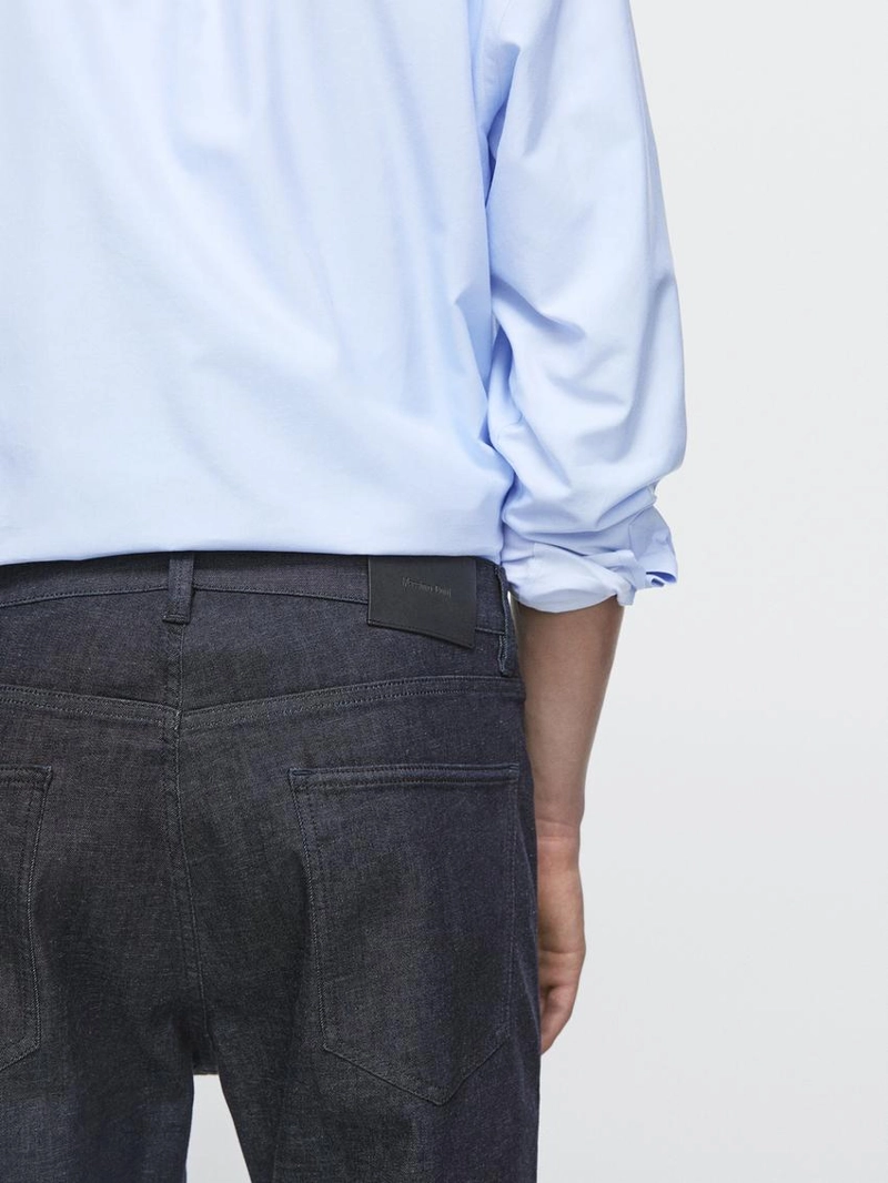 Джинсы легкого slim-fit с отбеленной отделкой