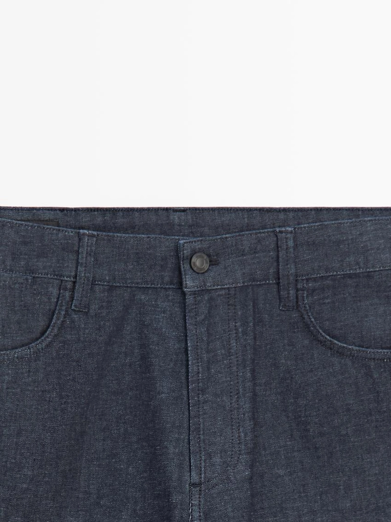 Джинсы легкого slim-fit с отбеленной отделкой