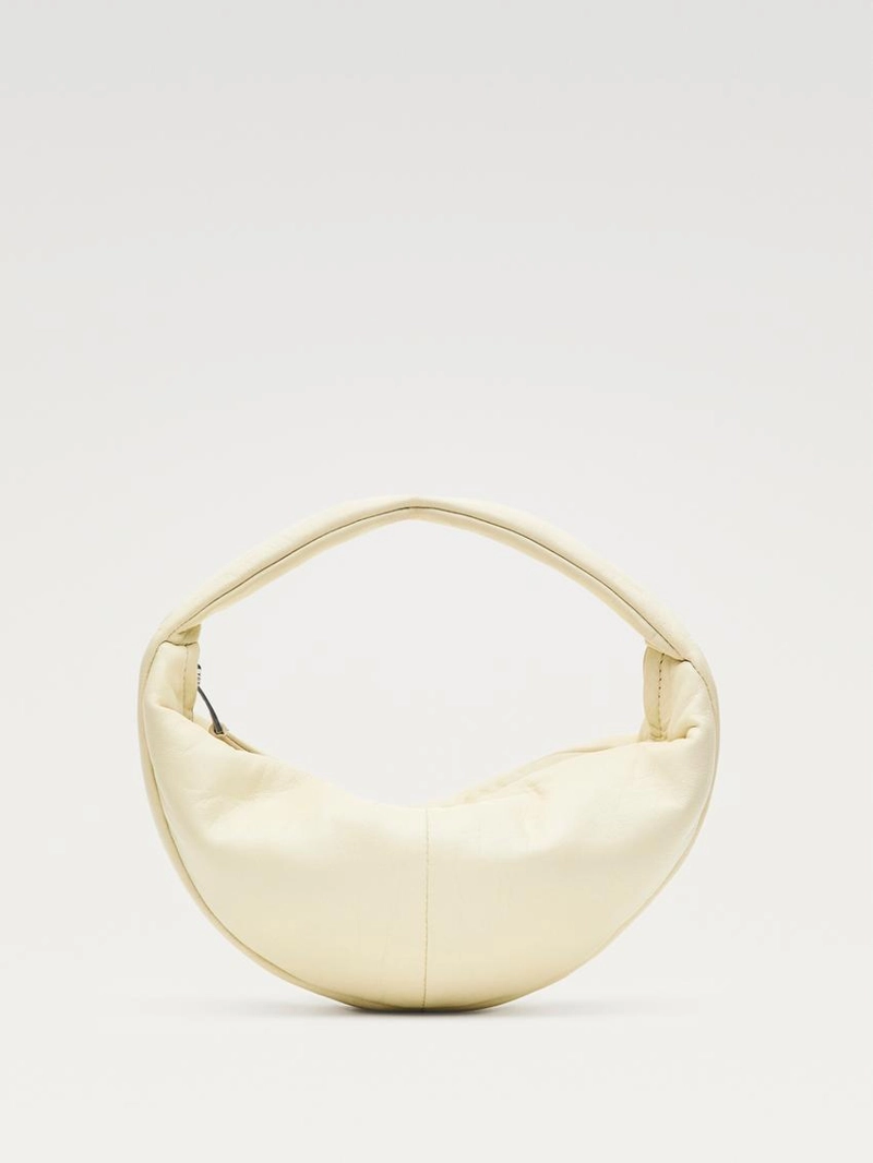 Сумка из натуральной кожи в форме полумесяца