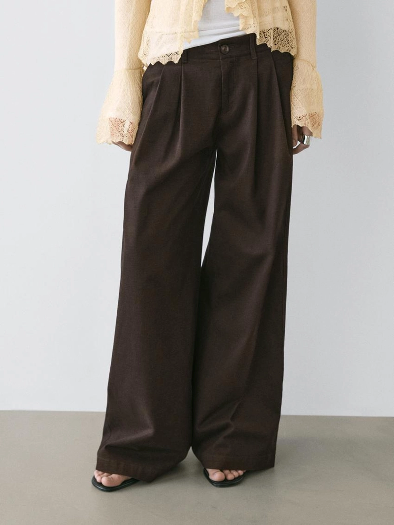 Брюки с широкими штанинами и защипами