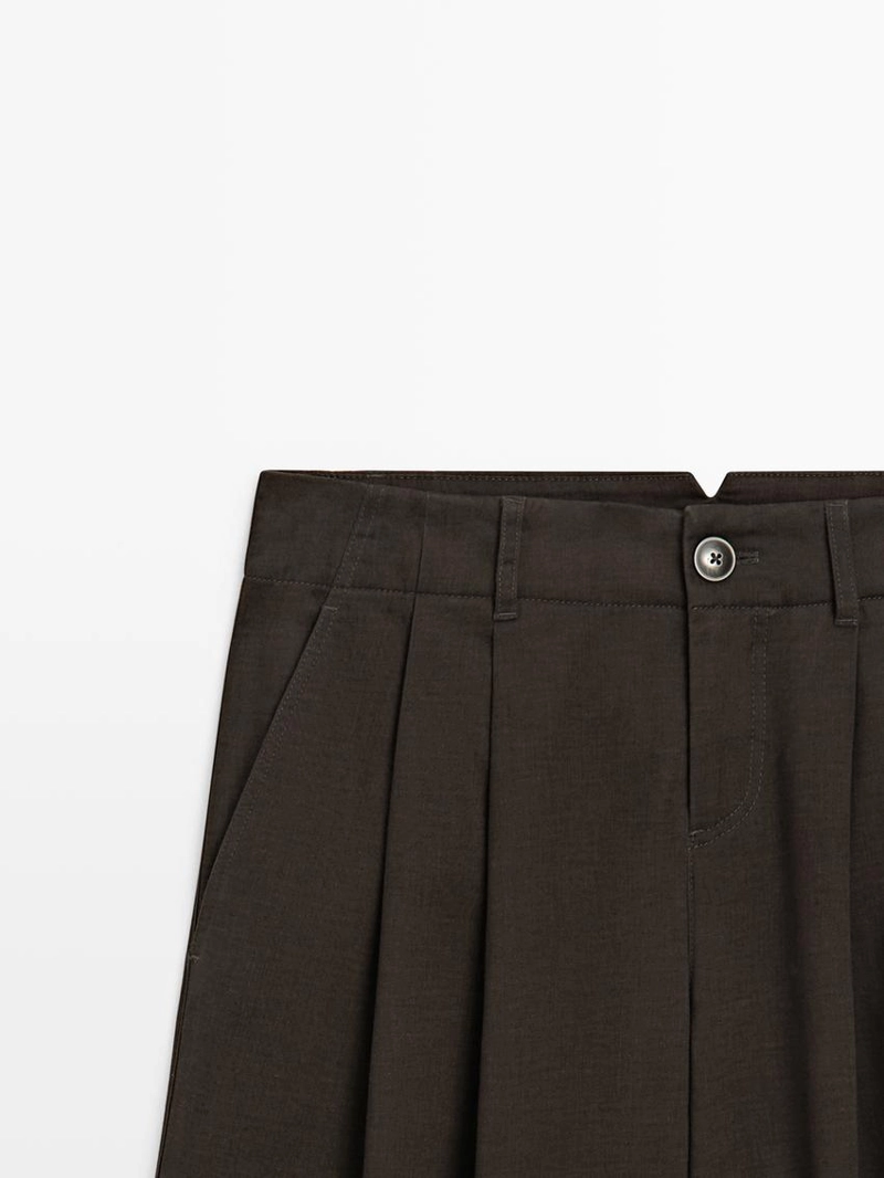 Брюки с широкими штанинами и защипами