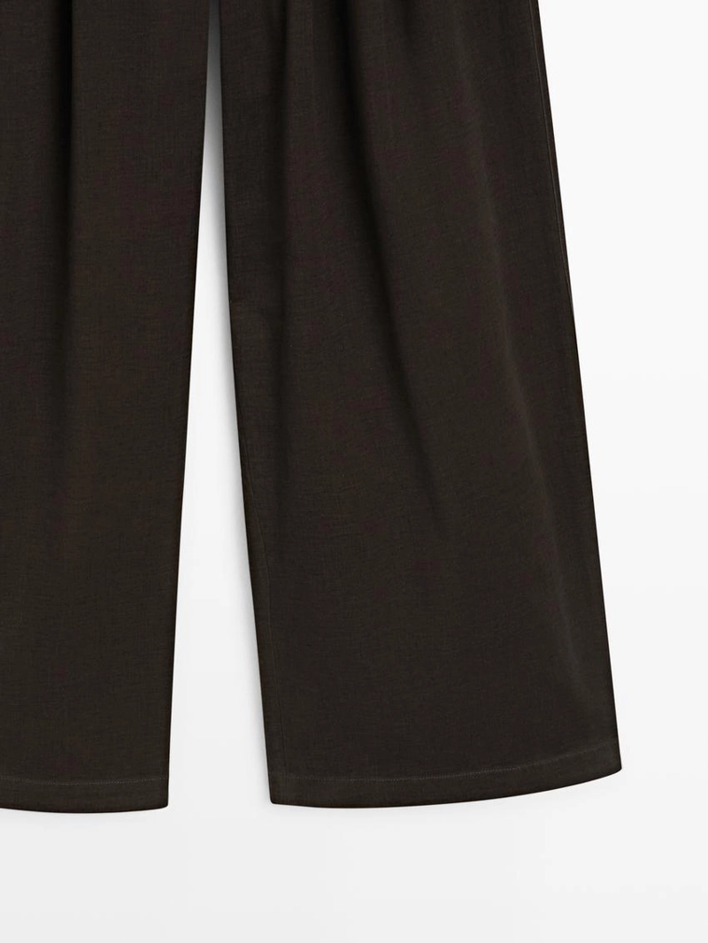 Брюки с широкими штанинами и защипами