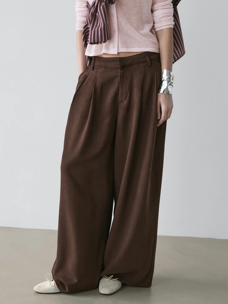 Широкие зауженные брюки с защипами