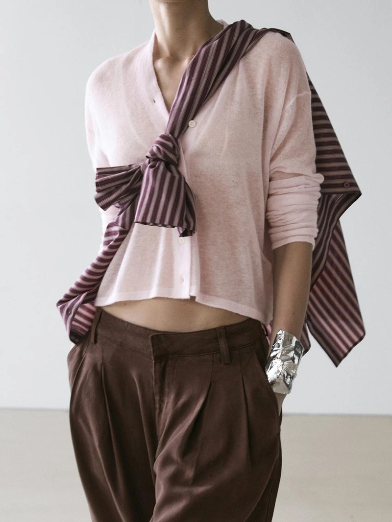 Широкие зауженные брюки с защипами