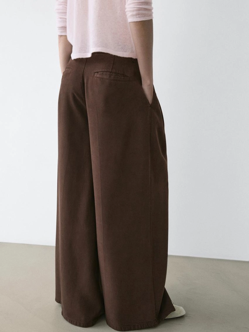 Широкие зауженные брюки с защипами