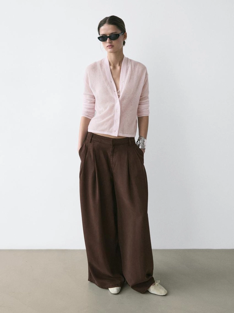 Широкие зауженные брюки с защипами