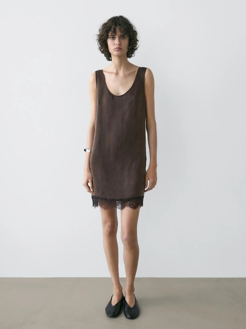 Платье с кружевными деталями